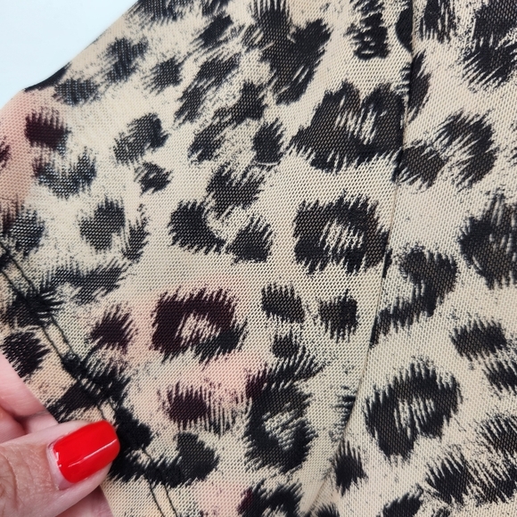 Torrid 0 Mesh Semi Sheer Top Womens Size 12 Leopard Print Tan Black Short Sleeve - Picture 6 of 7